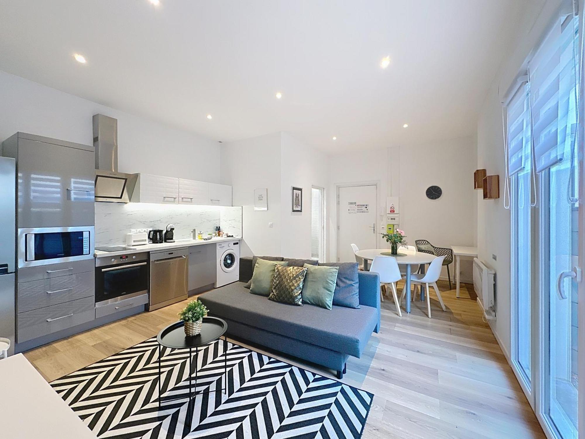 Apartament Le Sacre - Centre - Cour Privative - Parking Reims Zewnętrze zdjęcie