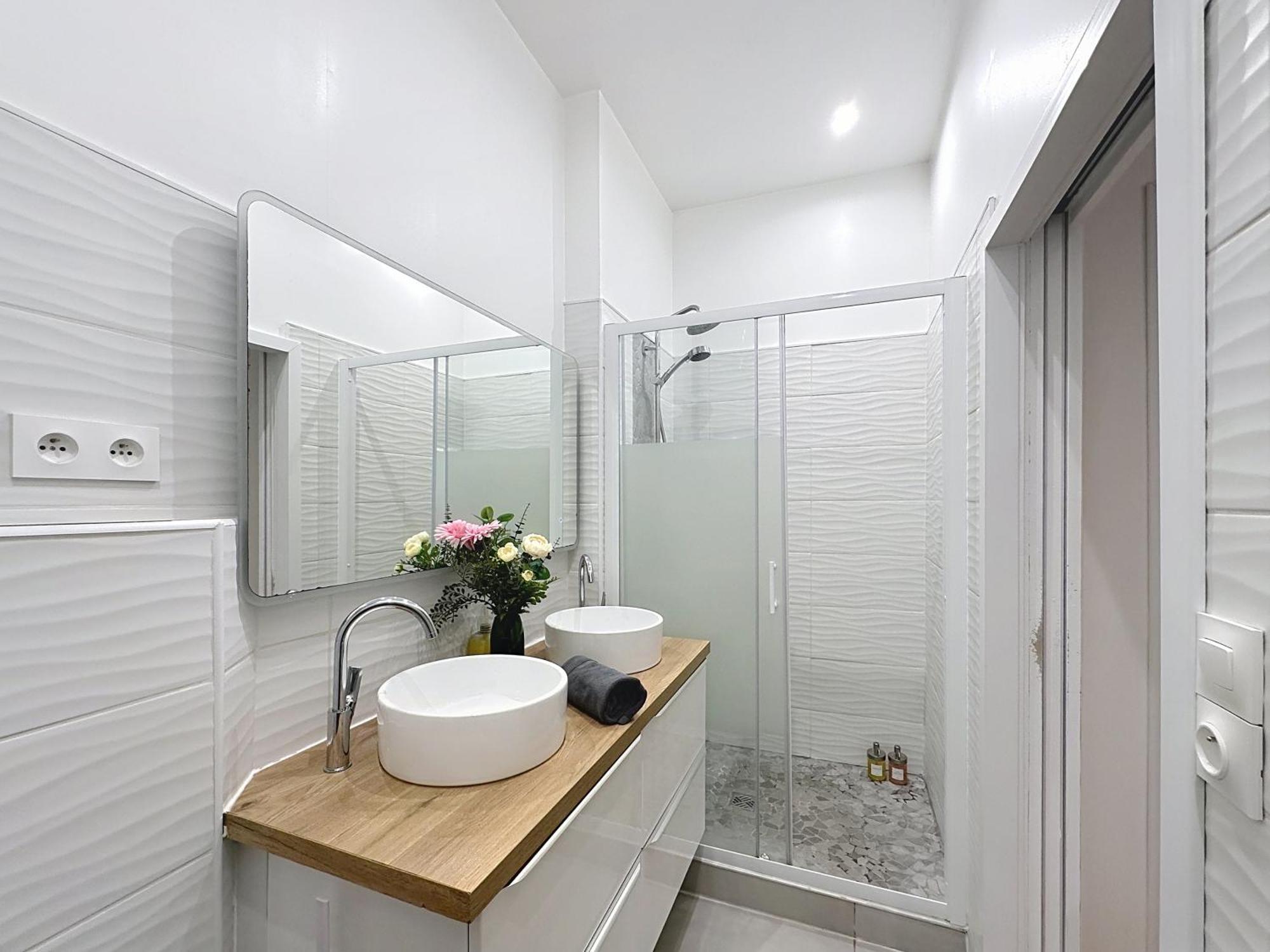 Apartament Le Sacre - Centre - Cour Privative - Parking Reims Zewnętrze zdjęcie