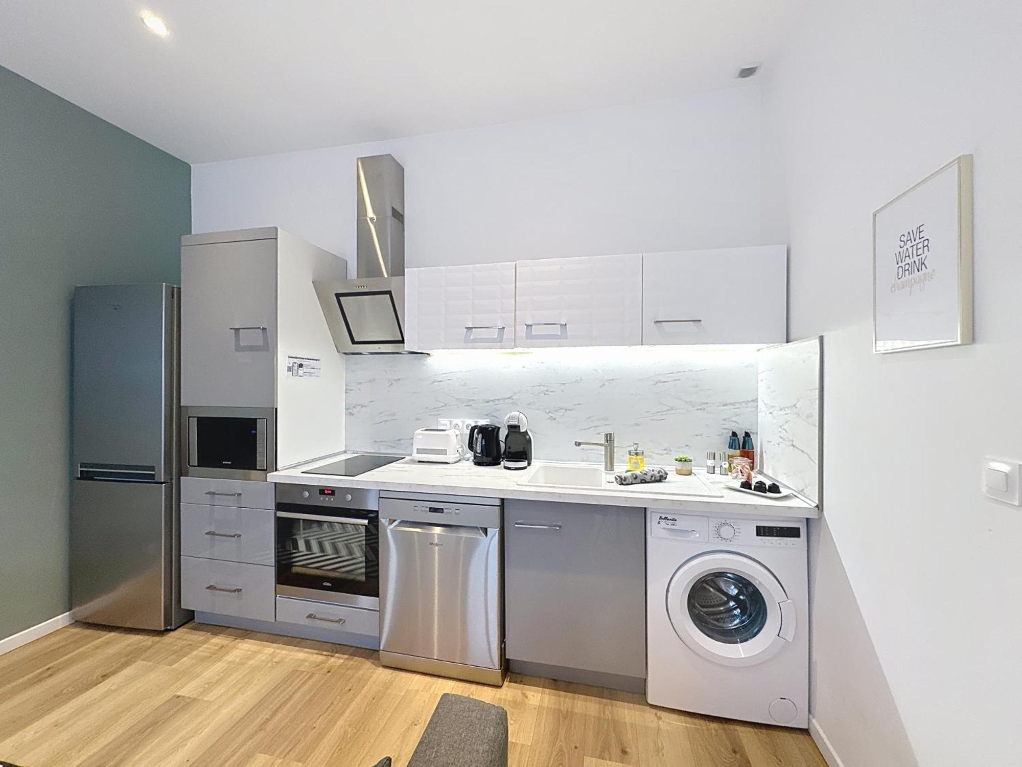 Apartament Le Sacre - Centre - Cour Privative - Parking Reims Zewnętrze zdjęcie